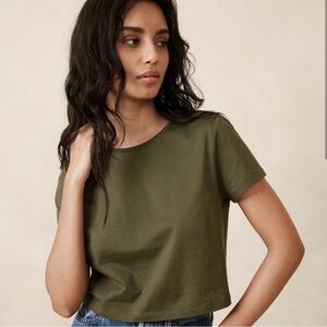 NWT Banana Republic Supima Boxy Crop T-Shirt in Olive Green